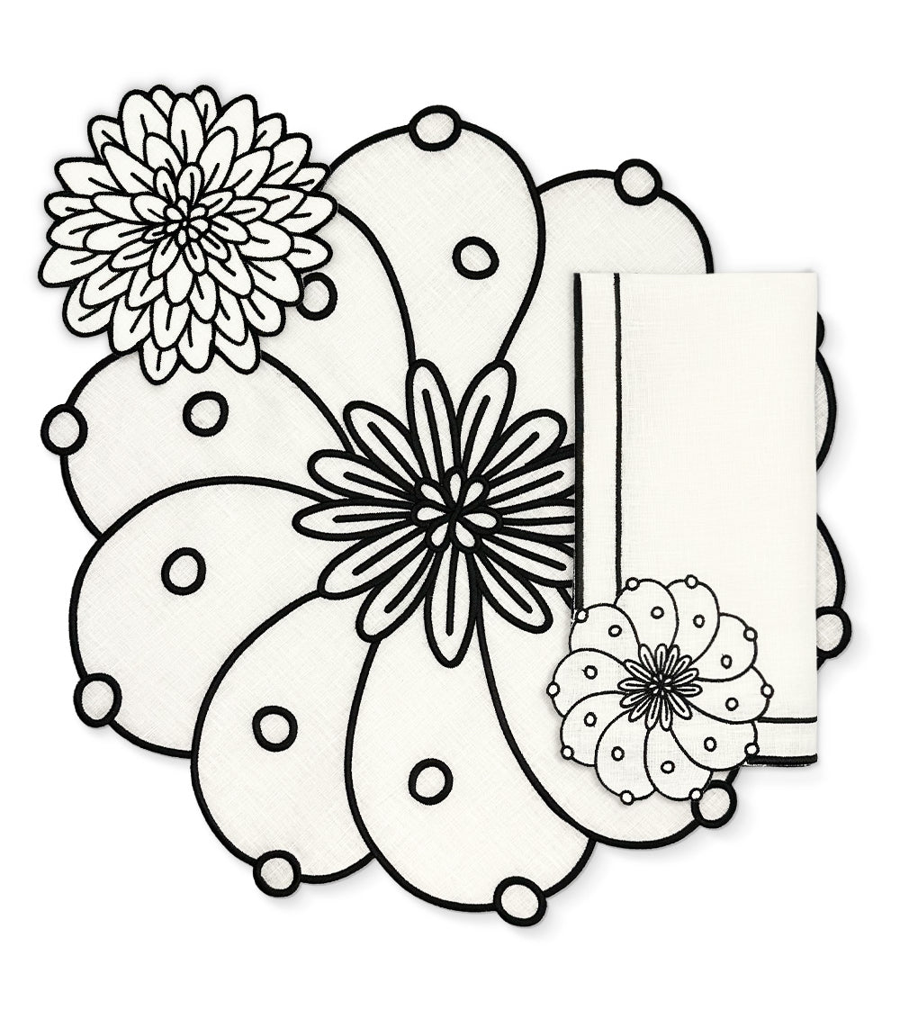 Set de Mantelería Identidad con Individuales, Servilletas y Coasters en Lino Blanco con Bordado en Negro, diseñado por Sofía Aspe Interiorismo para Zash