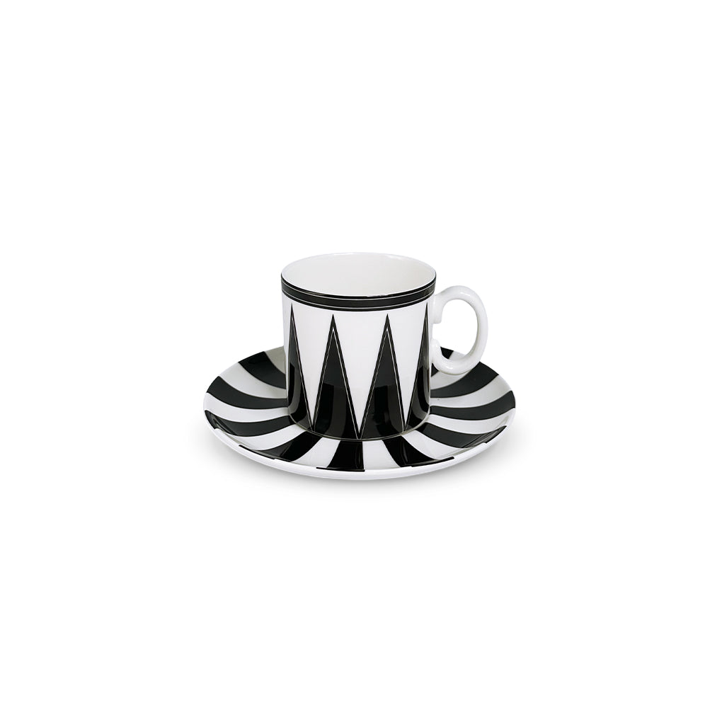 Taza de espresso con platito de porcelana blanco con rayas negras, diseñado por Sofía Aspe Interiorismo para Zash
