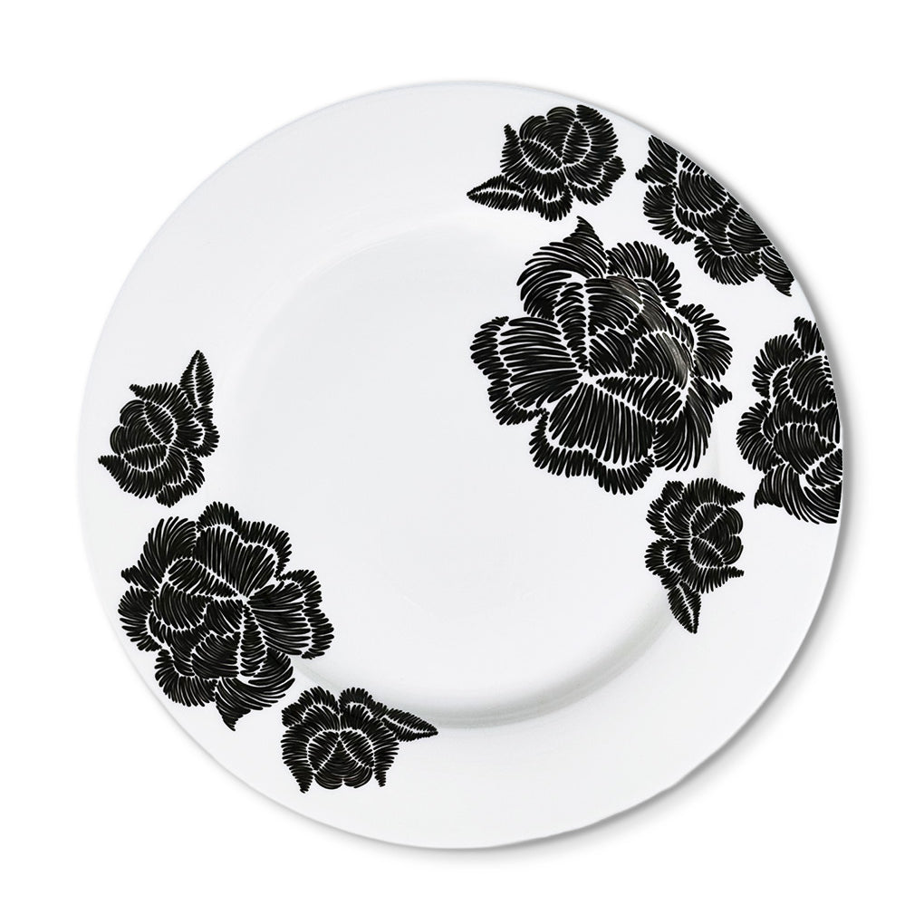 Plato trinche de porcelana en blanco con flores negras de la colección Identidad diseñada por Sofía Aspe Interiorismo para Zash