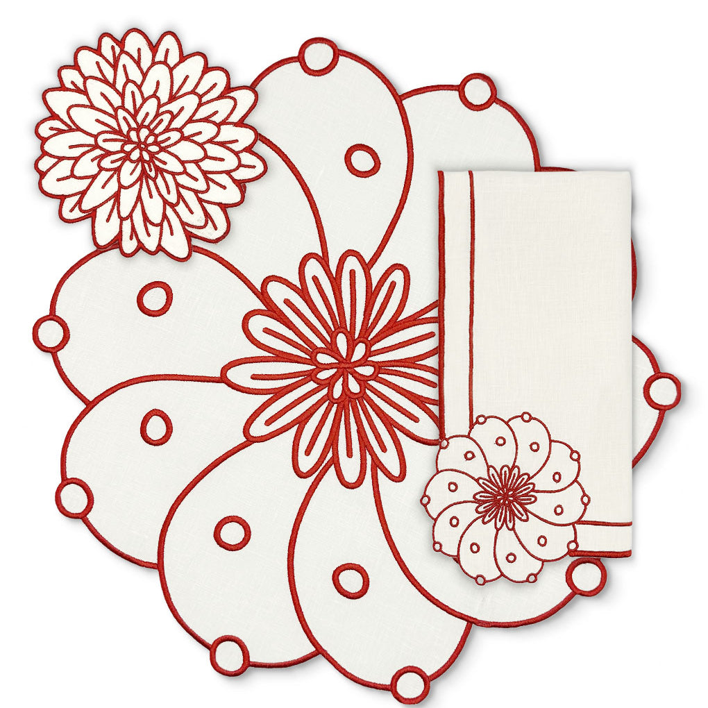 Set de Mantelería Identidad con Individuales, Servilletas y Coasters en Lino Blanco con Bordado en Rojo, diseñado por Sofía Aspe Interiorismo para Zash