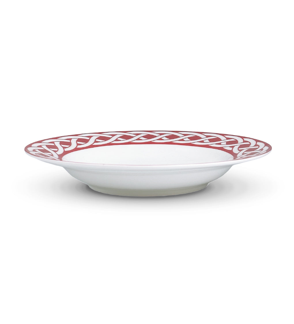 Plato sopero de porcelana blanca con orilla decorada con rojo, de la colección Identidad diseñada por Sofía Aspe Interiorismo para Zash