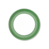 Plato para ensalada de porcelana blanco con orilla verde con rayos, de la colección Identidad diseñada por Sofía Aspe Interiorismo para Zash
