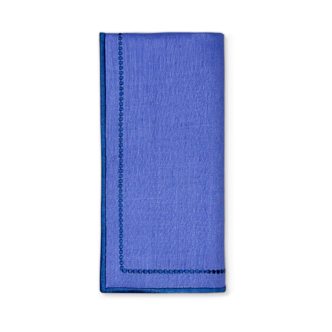 Servilleta Sofía de lino azul con doble orilla bordada en azul, marca Zash