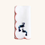 Servilletas Arrecife en Lino Blanco con Bordado de Camarones en tonos de azul y orilla rosa. Set de 4