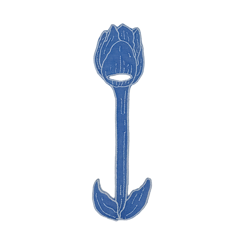 Servilletero de lino en forma de flor Tulipán en color azul con orilla bordada en azul claro, marca Zash