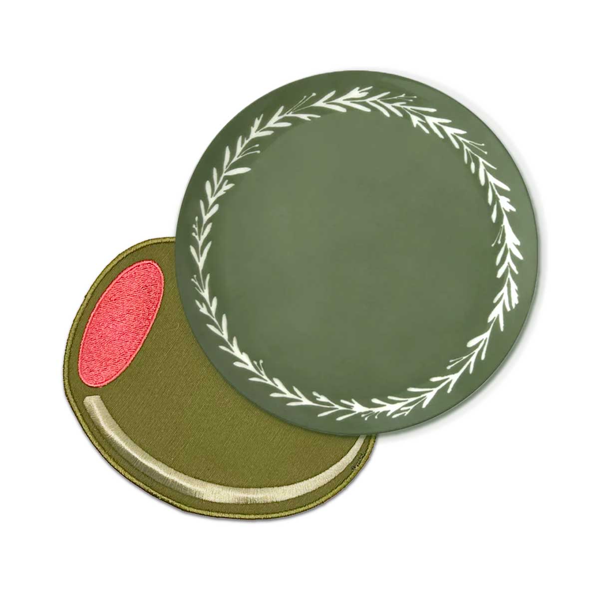 Olive Zashpack: Set de platos de botana verdes con orilla de guirnalda blanca y 4 servilletas cocteleras en forma de aceitunas, marca Zash