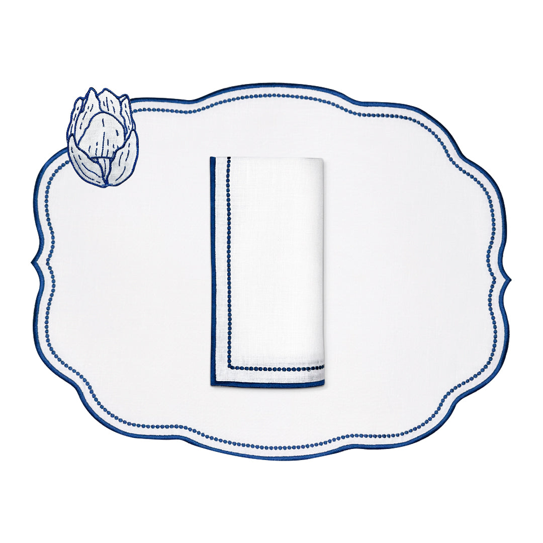 Set completo de Mantelería Sofía en lino blanco con orilla bordada de azul, con Individual, Servilleta y Servilletero, marca Zash