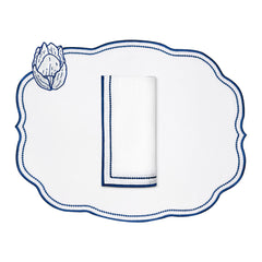 Mantelería Sofía completa con Individual, Servilleta  y Servilletero Tulipán en Lino Blanco y Bordado en Azul. Set para 4 personas