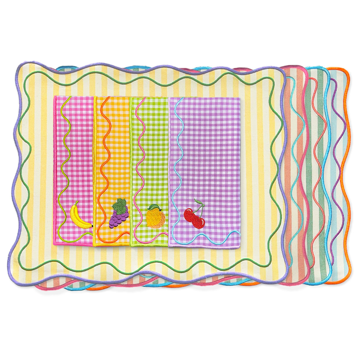 Set de mantelería con individuales y servilletas Tutti frutti de algodón, individuales con rayas de diferentes colores y servilletas con cuadritos de colores y bordados de frutas. Muy colorido y perfecto para verano, marca Zash. 