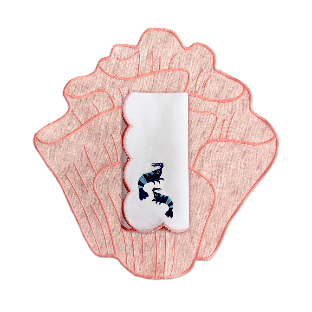 Set de mantelería con individuales de algodón en rosa en forma de coral de mar y servilletas de lino con camarones bordados, marca Zash