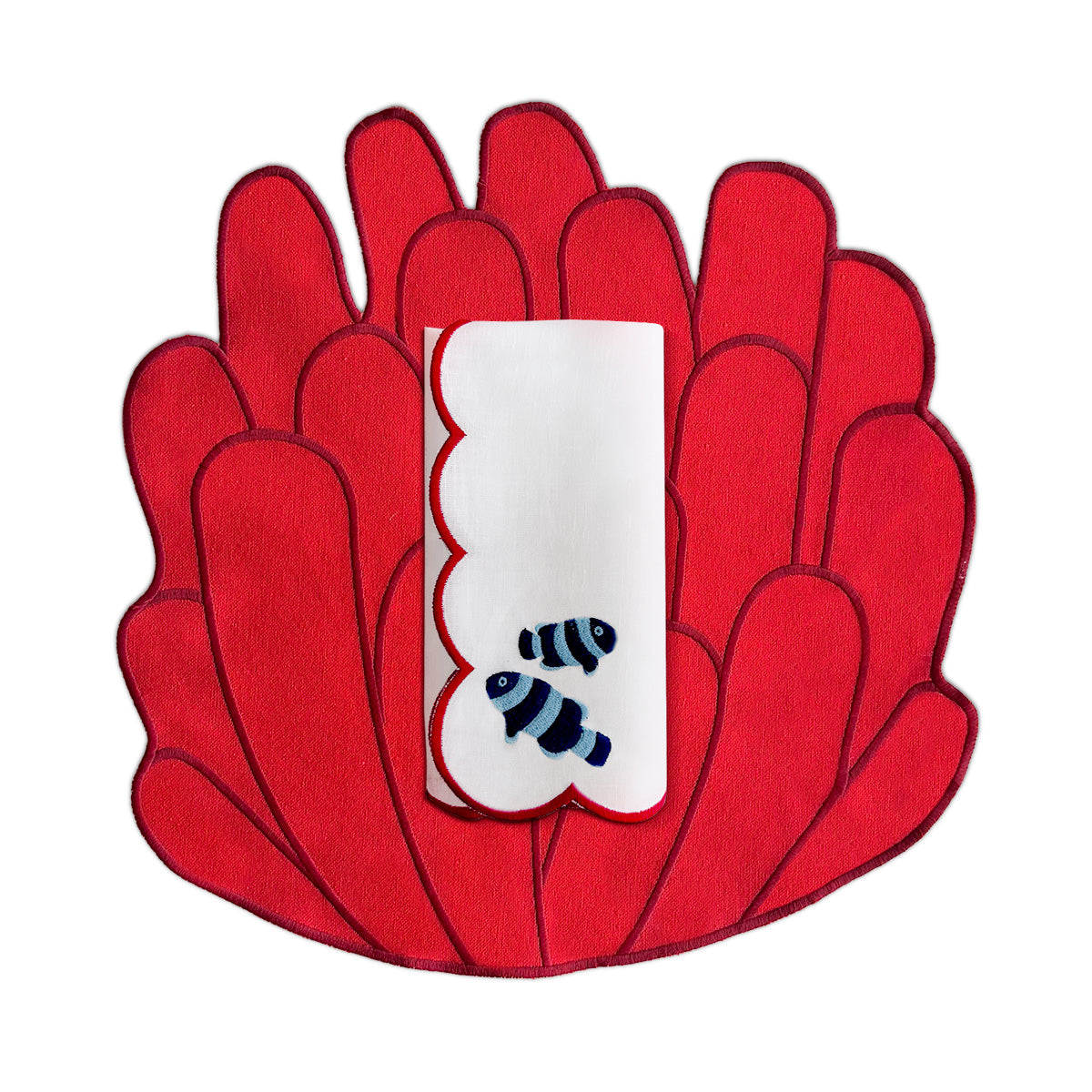 Set de mantelería con individuales de algodón rojo en forma de anémona de mar y servilletas de lino con peces bordados, marca Zash
