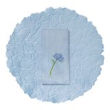 Mantelería Bouquet Azul con Individuales en Algodón Bordado de Hortensia y Servilletas en Lino con Bordado de Flor. Set de 4