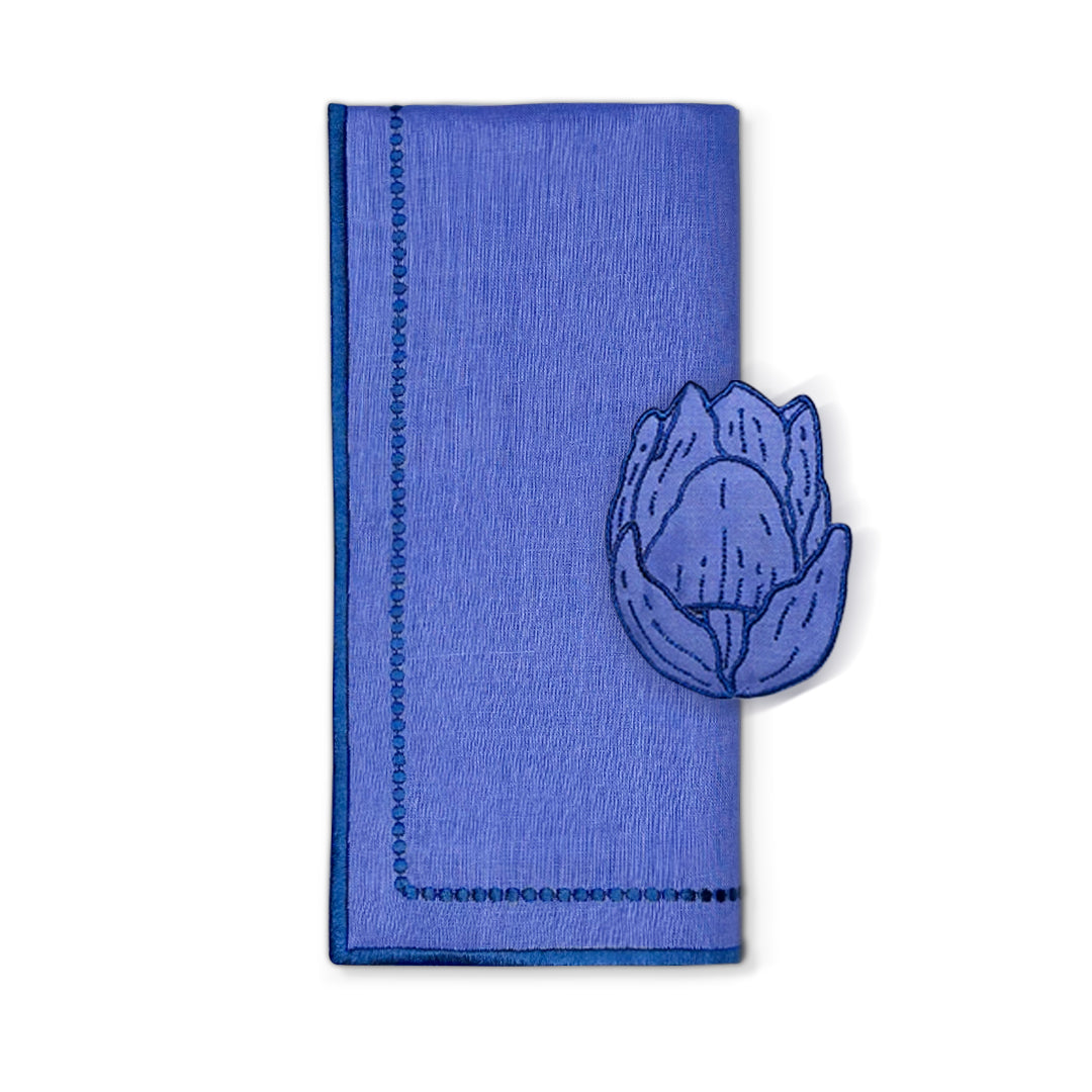 Set de mantelería con Servilletas y servilletero en forma de tulipan, de lino azul royal con orilla bordada en azul, marca Zash