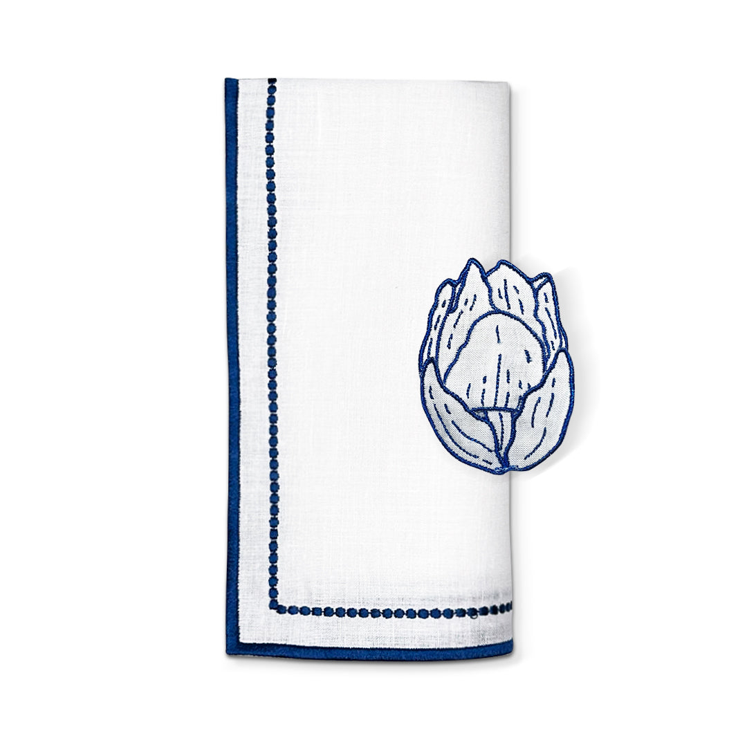 Set de mantelería de Servilleta con servilletero en forma de flor tulipán, de lino blanco con orilla bordada en azul rey, marca Zash