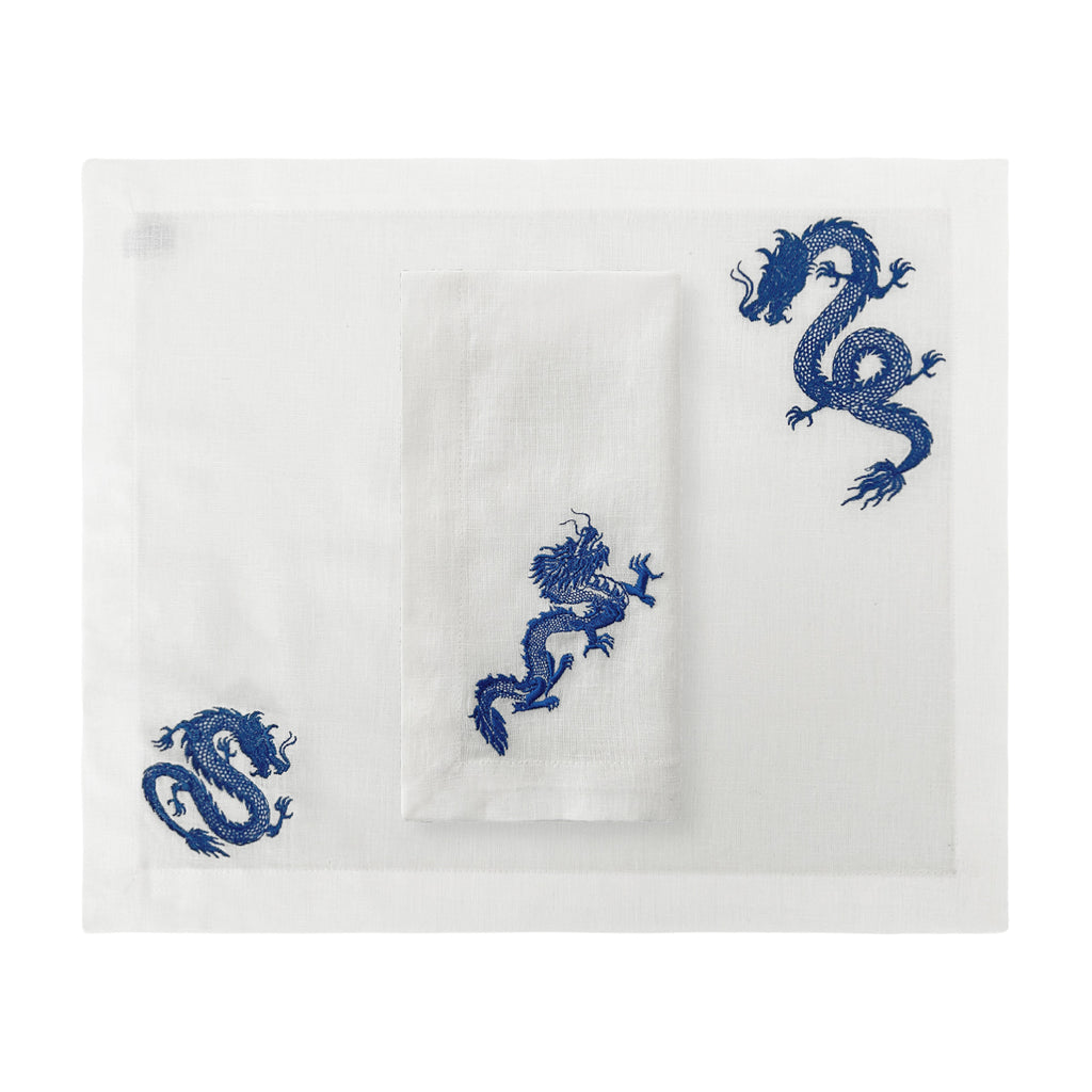 Set de individual con servilleta en lino blanco con dragones bordados en azul, marca Zash