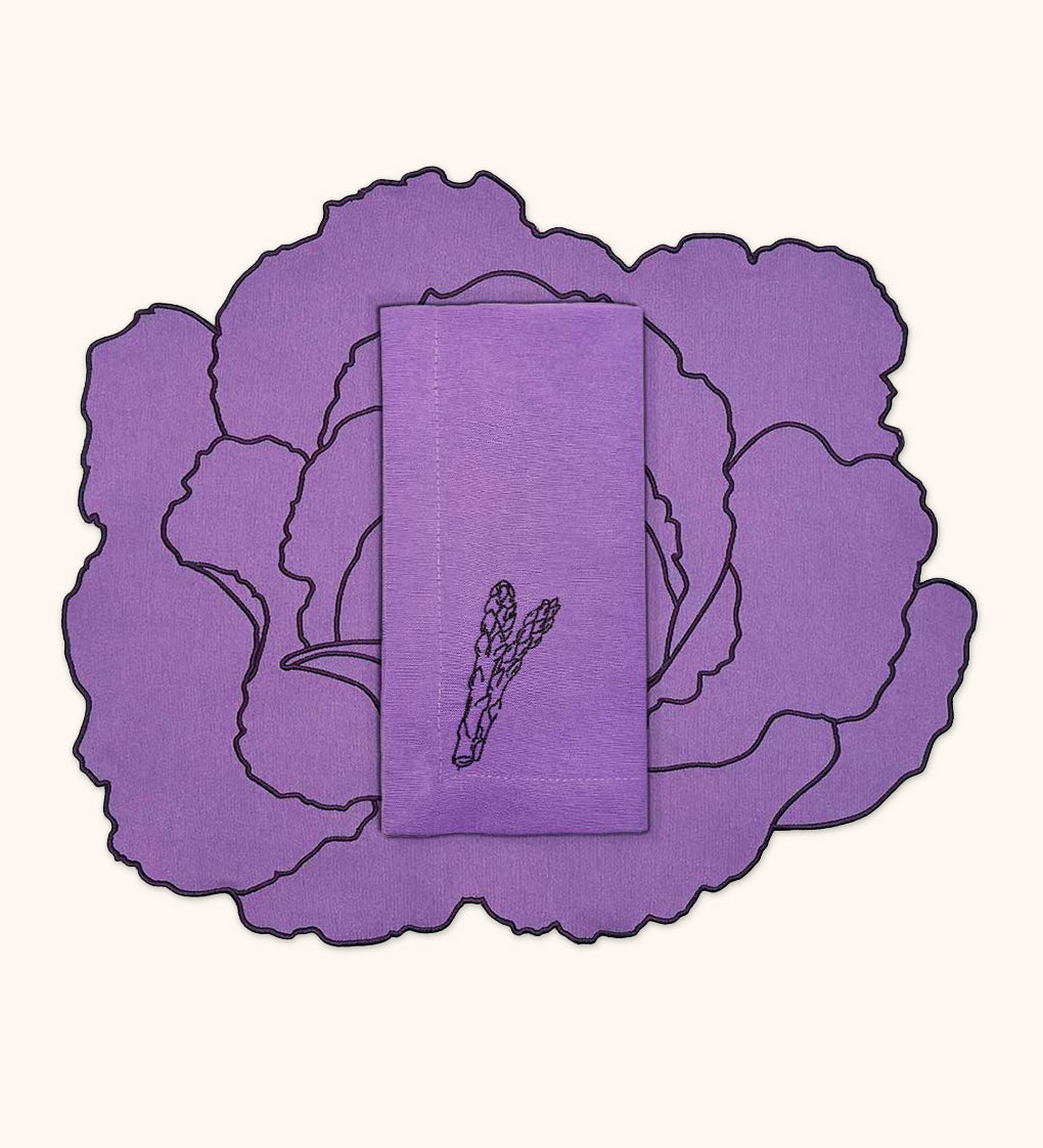 Set de Mantelería con Individuales Veggies en Algodón Morado Bordado de Repollo y Servilletas Veggies en Algodón Morado Bordado con Verduras. Para 4 personas