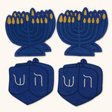 Set de Mantelería con Cocteleras en Forma de Menorah y en Forma de Dreidel de Lino Azul