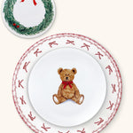 Vajilla con Plato Ensalada con Teddy Bear, Plato Trinche con Guirnalda Roja de Moños y Plato de Pan con Corona Navideña