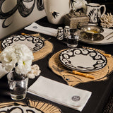 Servilletas La Mar en Lino Blanco con Bordado de Coral Negro. Set de 4