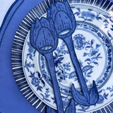Servilletero de Tulipán en Lino Azul con Bordado Azul. Set de 4