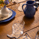Cocteleras de Bota en Lino Caramelo con Bordado Azul. Set de 4