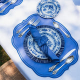 Mantelería Sofía con Individual y Servilleta en Lino Azul y Bordado en Azul. Set para 4 personas