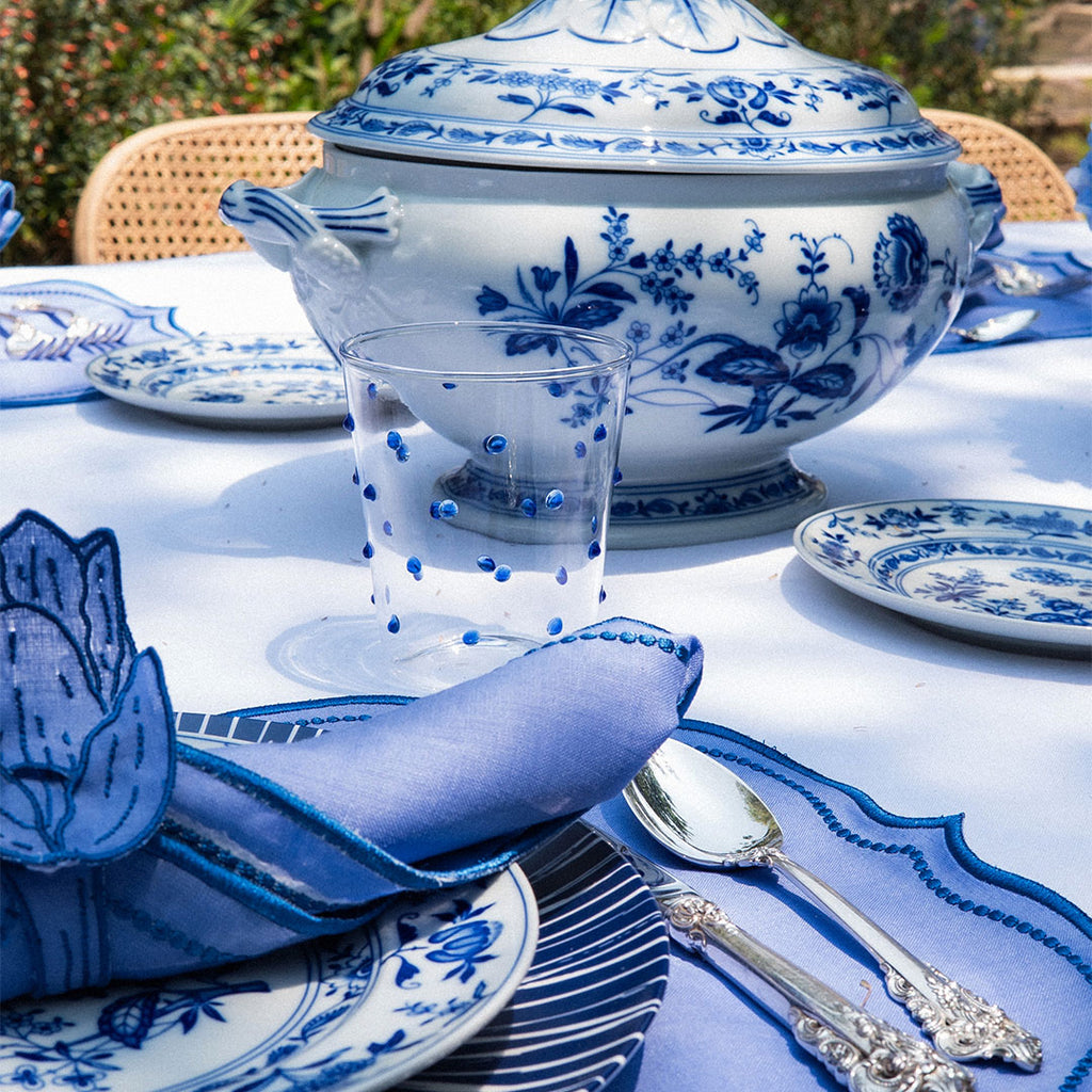 Servilleta Sofía en Lino Azul con Bordado Azul. Set de 4