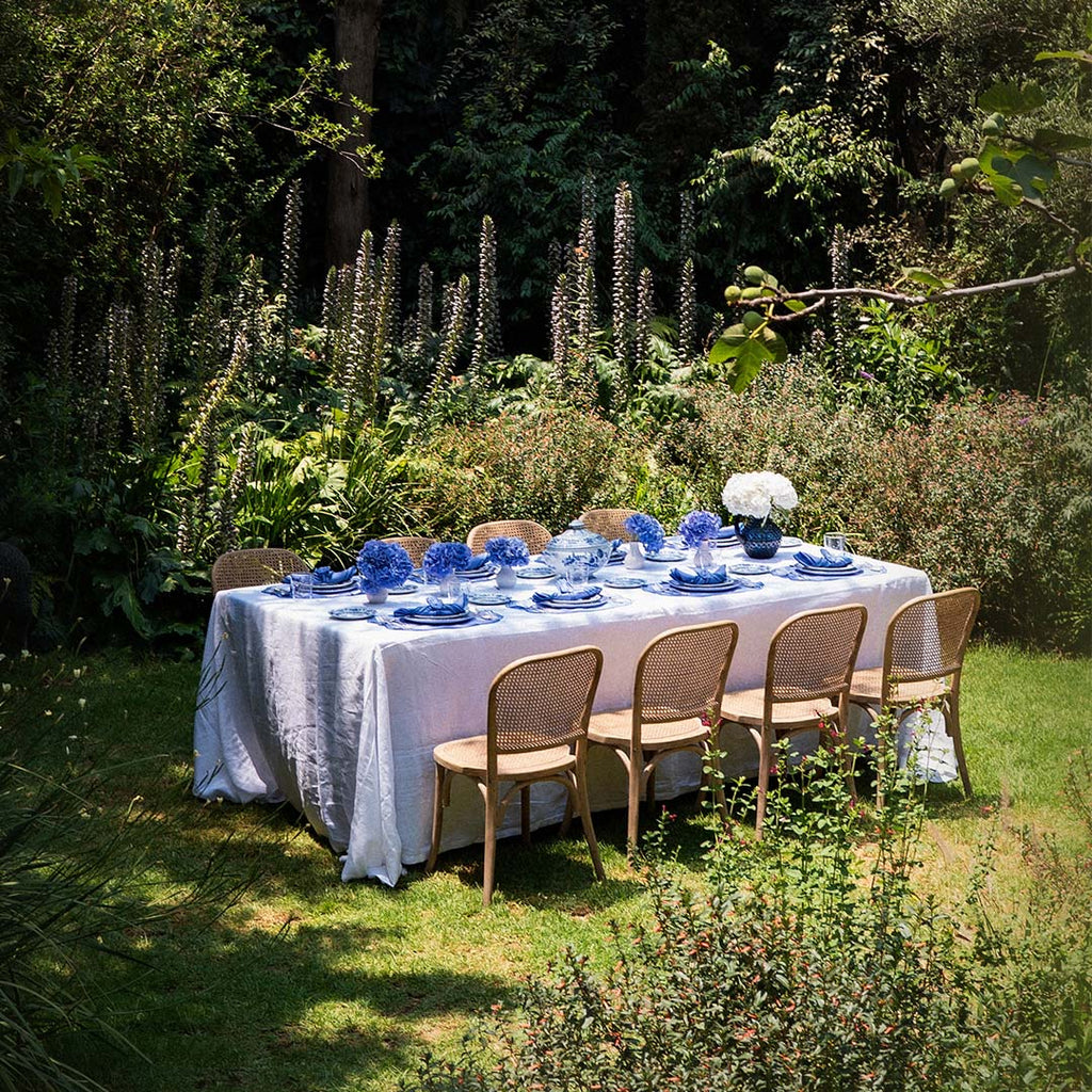 Servilleta Sofía en Lino Azul con Bordado Azul. Set de 4