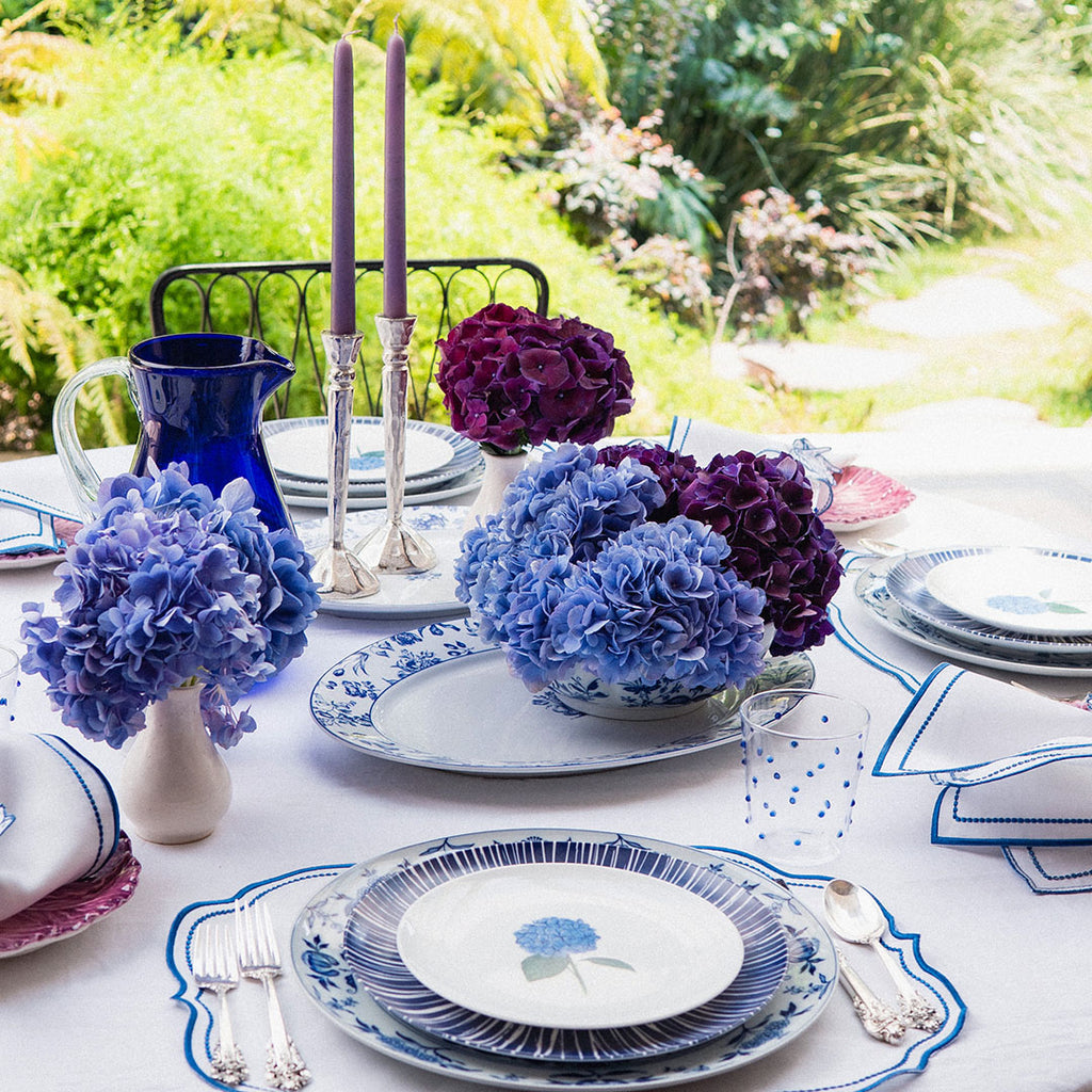 Servilletas Sofía en Lino Blanco con Bordado Azul. Set de 4