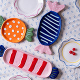 CANDY ZASHPACK: Set con 1 Plato de Dulce Naranja, 1 Plato de Dulce Rosa, 1 Plato de Dulce Azul y 4 Cocteleras Corazón en Lino de Colores