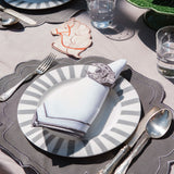 Servilletas Jimmy en Lino Blanco con Bordado Gris Oxford. Set de 4