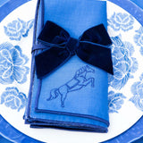 Servilleta Rectangular en Lino Azul con Bordado de Caballo. Set de 4