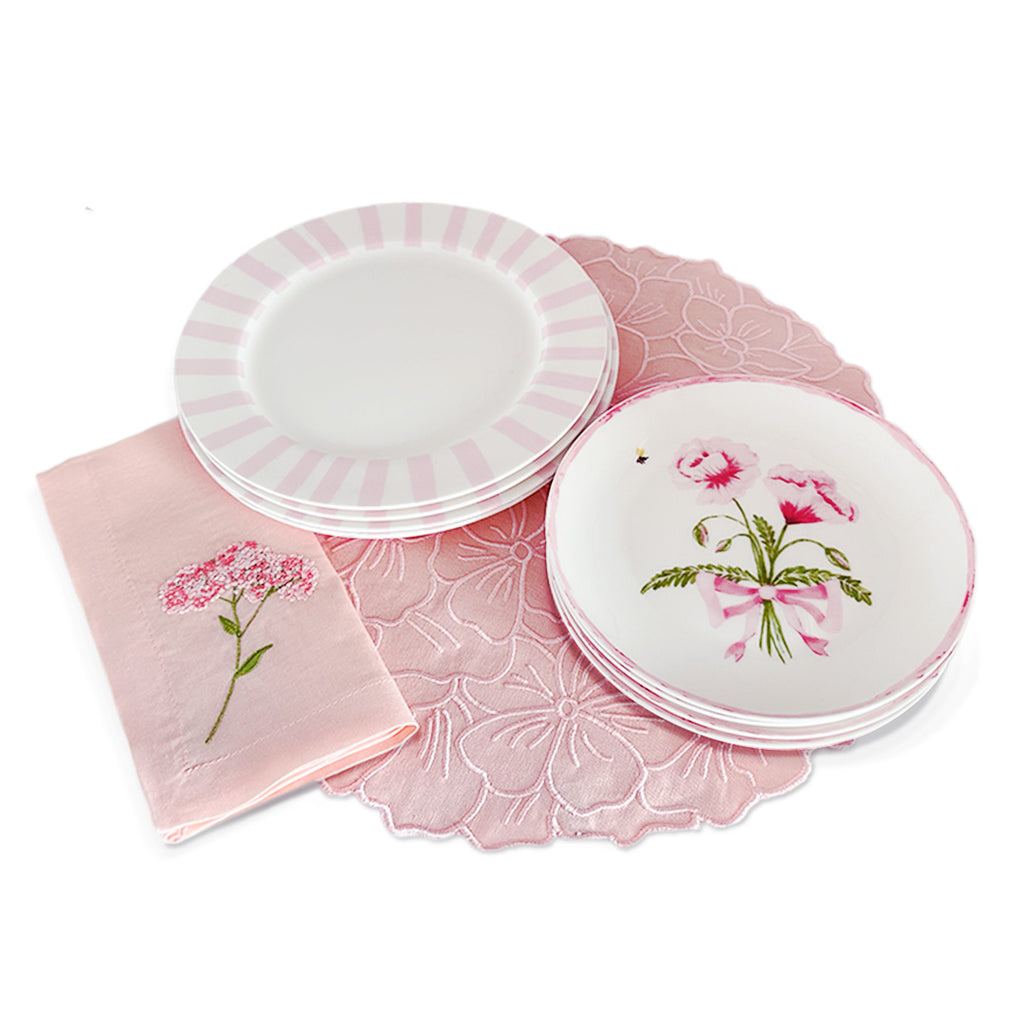 Set de mantelería con platos con motivos de flor color rosa, marca Zash