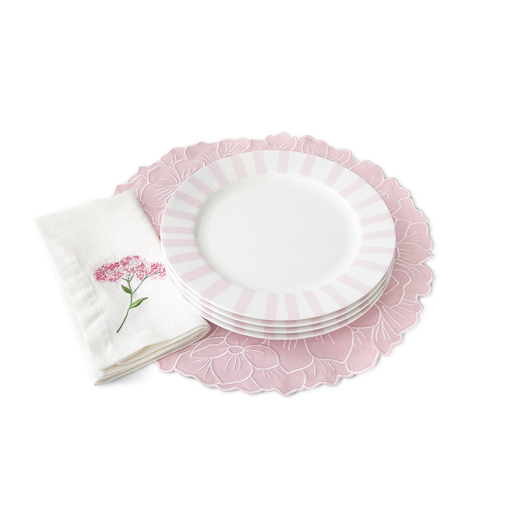 Zashpack pink flor con individuales en forma de hortensia rosa, servilletas de lino con flor bordada y platos trinche con rayas rosas, marca Zash