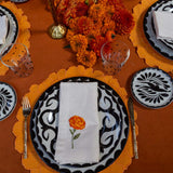Servilletas Flora  con Bordado de Cempasúchil en Lino Crudo. Set de 4