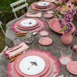 Vajilla con Platos Trinche y Pan de Repollo Rosa Flamingo y Platos para Ensalada con Hongo. Set para 4 personas