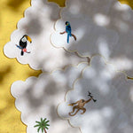 Set de 4 Cocteleras Tropic Rectangular Lino Blanco Bordado Aves Palmera y Chango