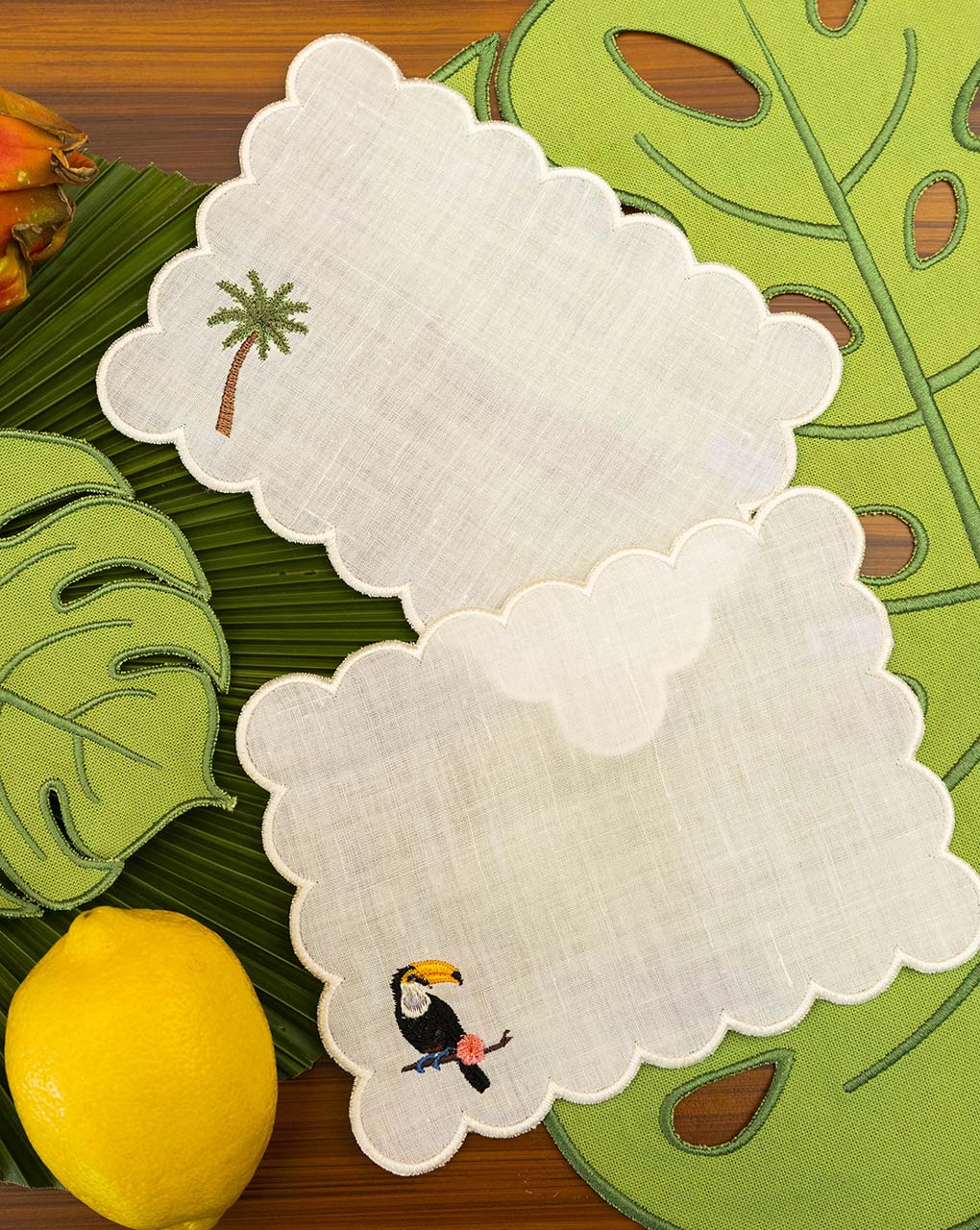 Set de 4 Cocteleras Tropic Rectangular Lino Blanco Bordado Palmera y Tucan