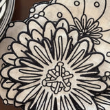 Coasters Identidad en Lino Blanco con Bordado de Biznaga, Pasiflora y Dalia Negras. Set de 4