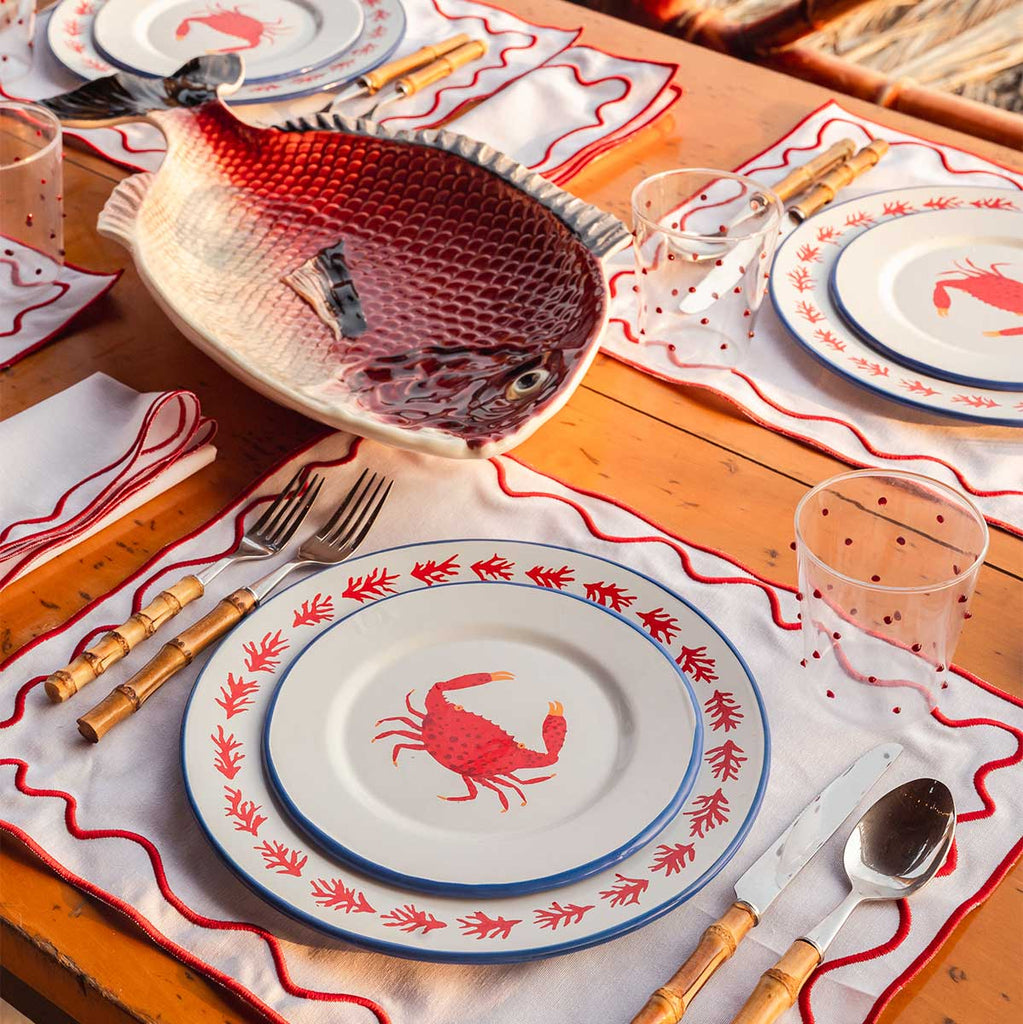 Set de Individuales con Servilletas Regina de Loneta Blanca con Ondas Bordadas en Rojo, set para 4 personas.