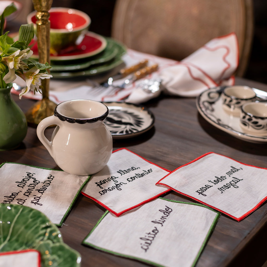 Set de 8 Cocteleras con Frases Bordadas Típicas de México con Orilla Bordada en Rojo y Verde