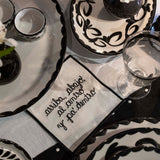Cocteleras de Lino Ivory con Frases Mexicanas Bordadas en Color Negro. Set de 4