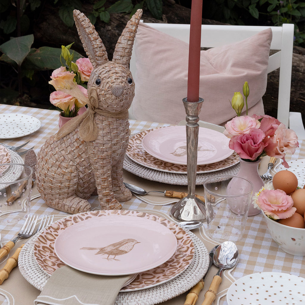 ZASHPACK: Set para mesa con Vajilla Ensalada Rosa con Pájaro, Platos Trinche de Cheetah Print Rosa y Pareja de Conejos tipo Ratán. 10 Piezas