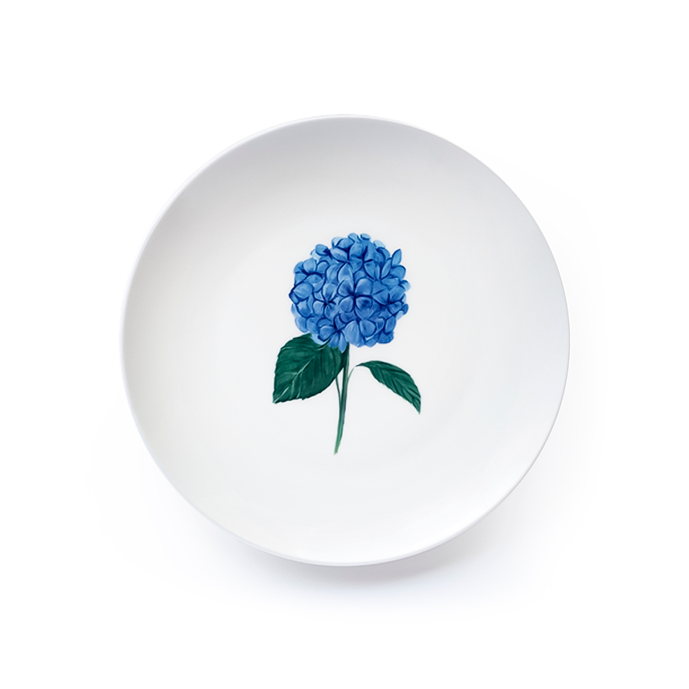 Plato mediano de ensalada o postre de porcelana, con ilustración de flor hortensia azul, marca Zash