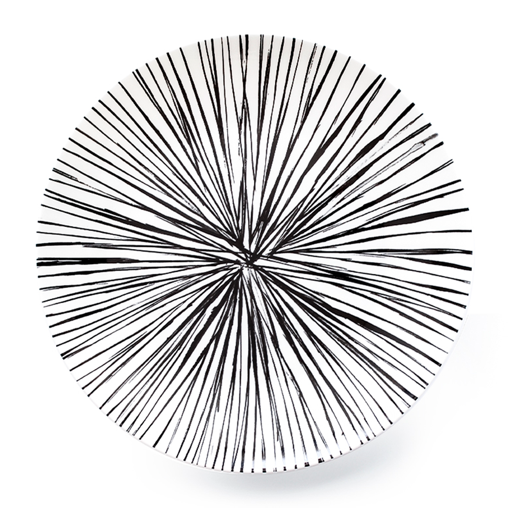 Plato grande trinche de porcelana marca Zash, blanco con rayas negras