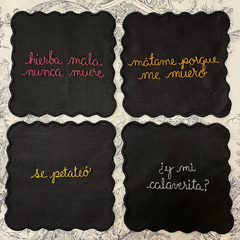 Juego de 4 Servilletas de coctel Bordadas con Frases Típicas de Día de Muertos  Set 2