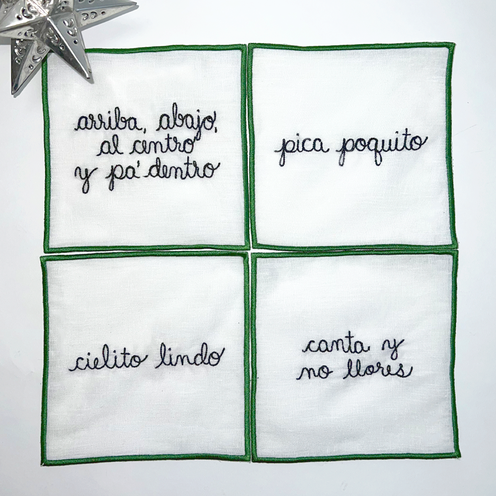 Servilletas cocteleras bordadas con frases de México de la marca Zash