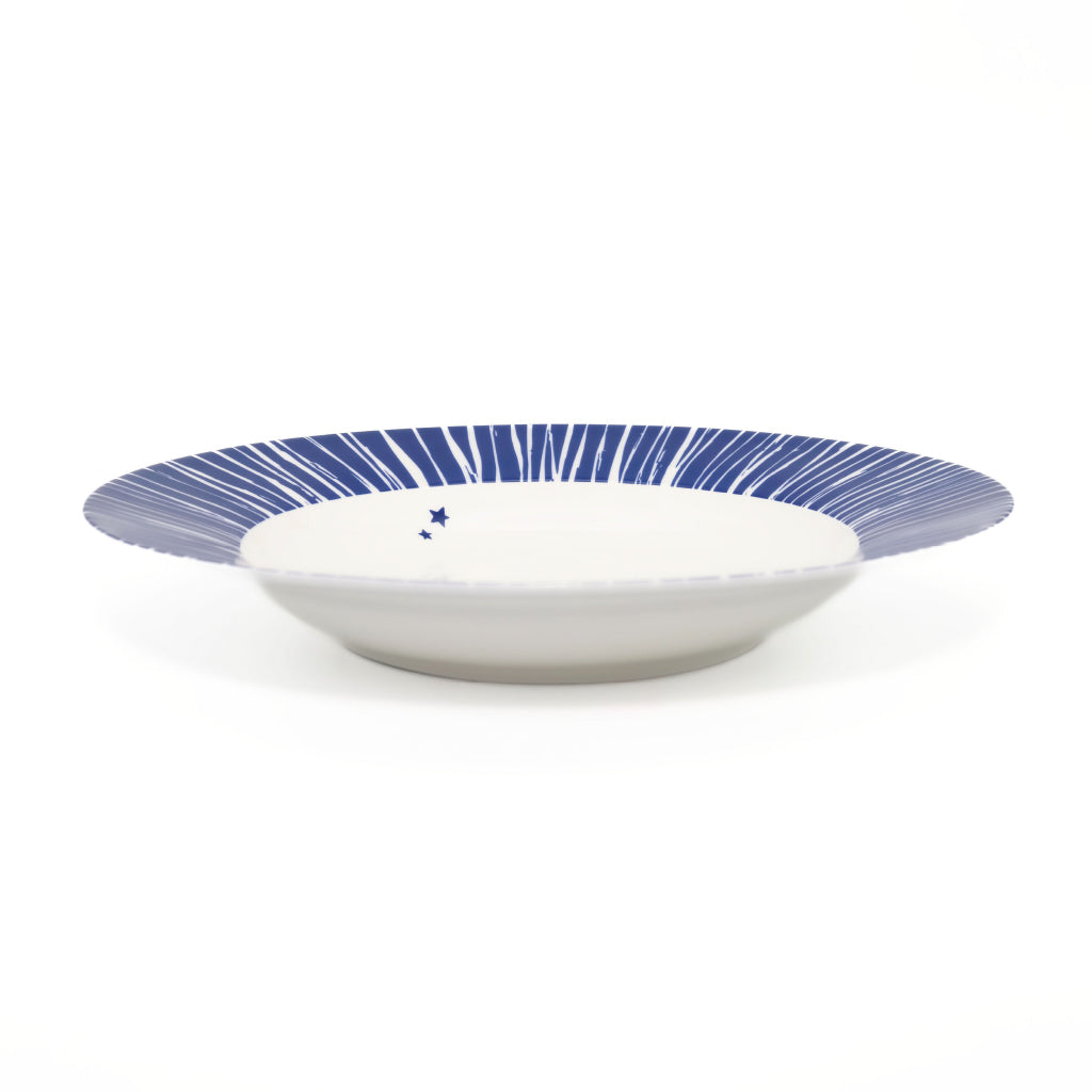Plato sopero  con orilla azul con rayas blancas de porcelana marca Zash