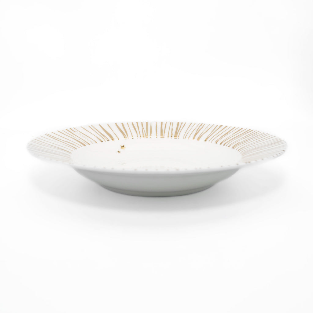 Plato sopero de porcelana marca Zash, blanco con rayas doradas