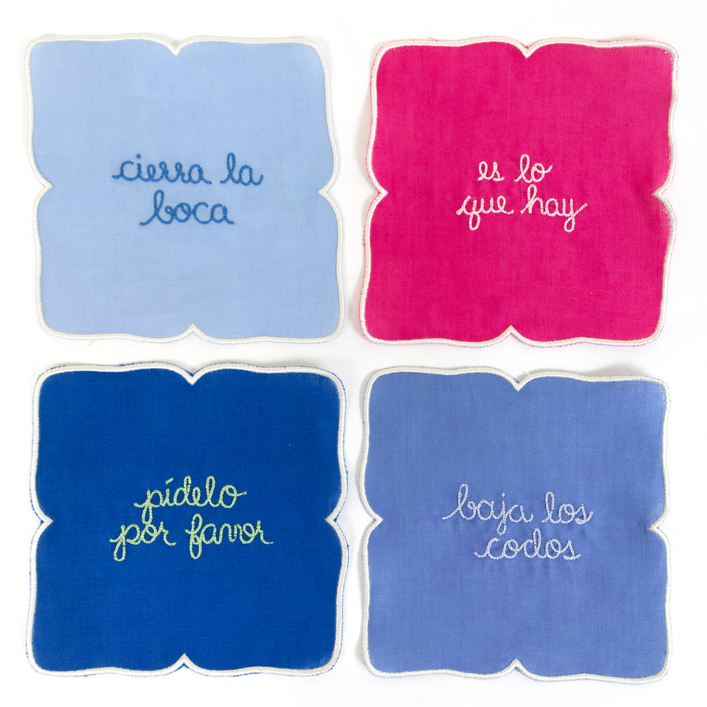 Set completo de Cocteleras de Modales: 12 servilletas de coctel con frases bordadas en combinación de lino de colores